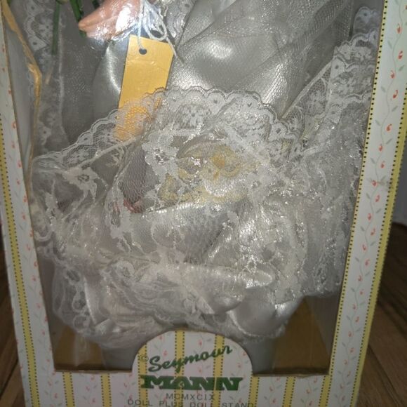 Seymour Mann A Connoisseur Collection Doll Barbara Ann 17'in Tall In Box. Packag - Picture 5 of 9